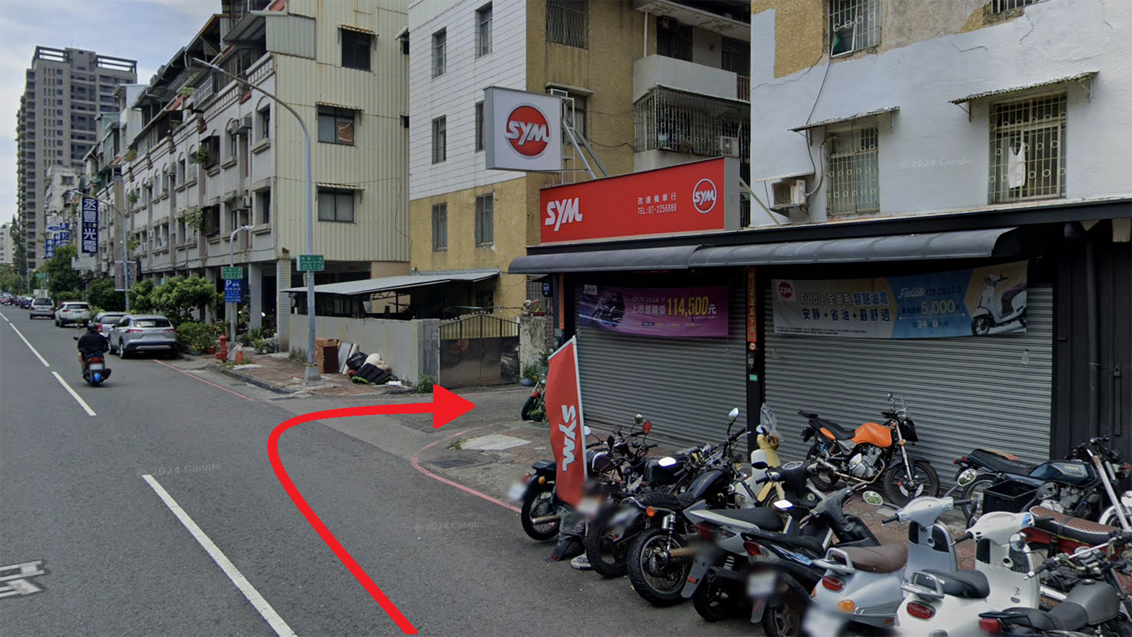 SYM機車行路口_TR